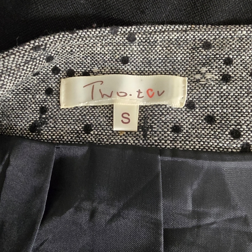 Elegant Gray Pleated Skirt with Black Lace Detail Band and Velvet Trim Tie - Picture 7 of 13